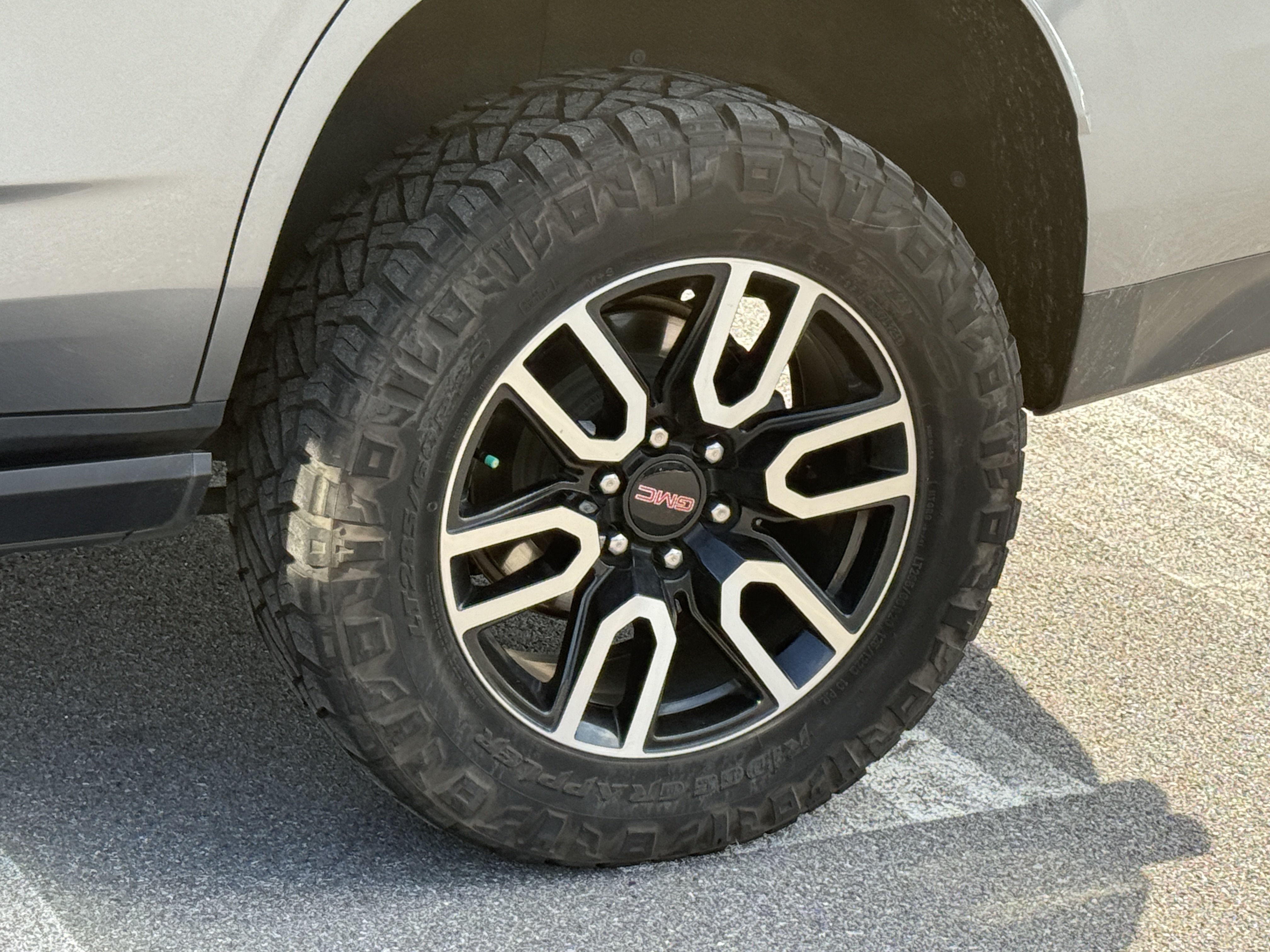 Used 2021 GMC Yukon AT4 w/ AT4 Premium Package AWD/4WD image 10