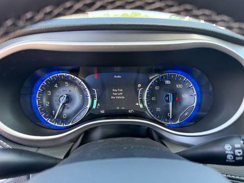 New 2026 Chrysler Pacifica Select image 15