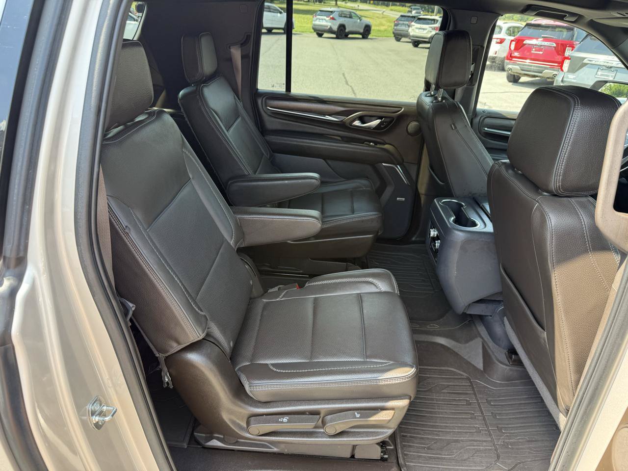 Used 2023 GMC Yukon XL Denali AWD/4WD image 21