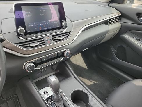 Used 2025 Nissan Altima 2.5 SV FWD image 20