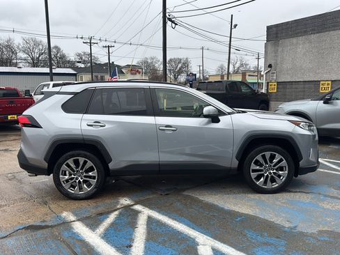 Used 2019 Toyota RAV4 XLE Premium w/ All Weather Liner Package image 9