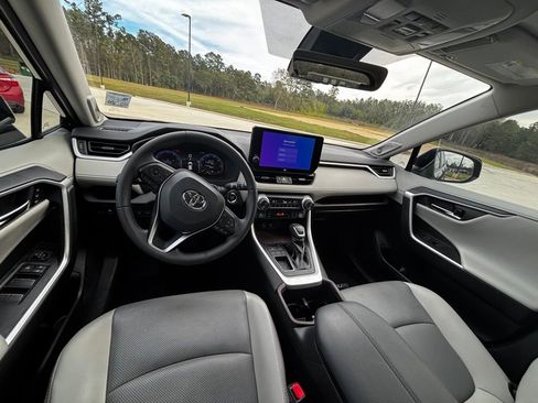 Used 2024 Toyota RAV4 Limited image 27