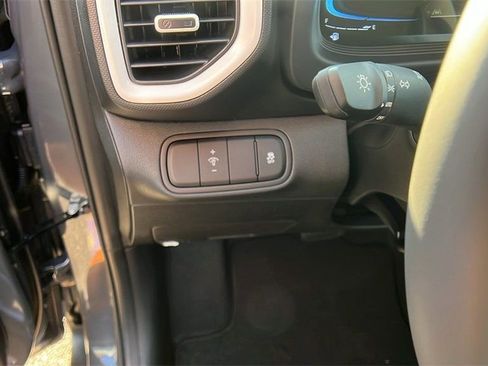 New 2025 Hyundai Venue Limited image 18