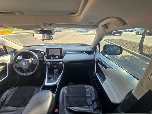 Used 2025 Toyota RAV4 XLE w/ Convenience Package FWD image 16