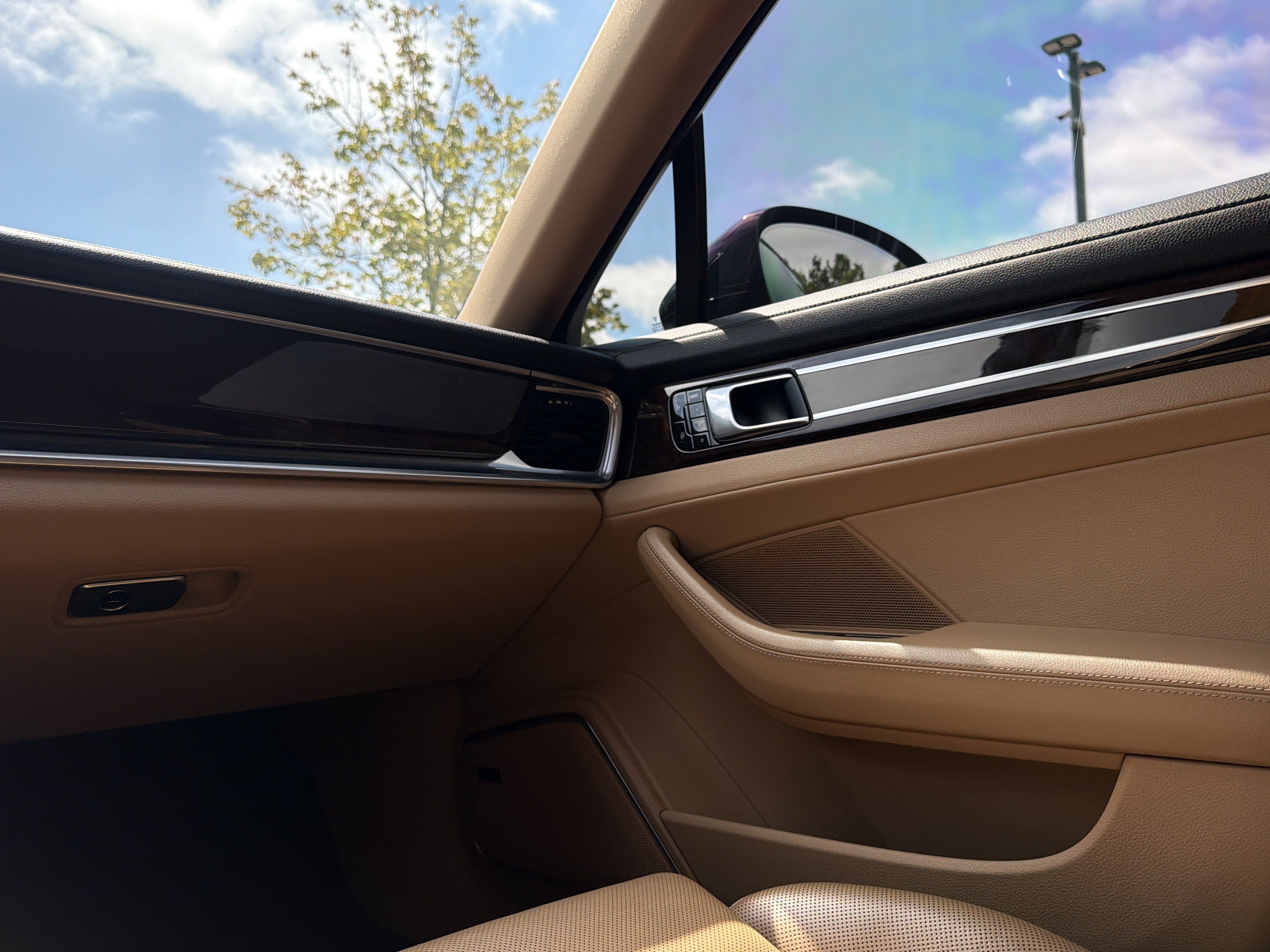 Used 2018 Porsche Panamera RWD image 23