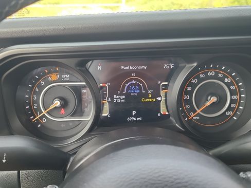 Used 2025 Jeep Wrangler Unlimited Rubicon AWD/4WD image 31