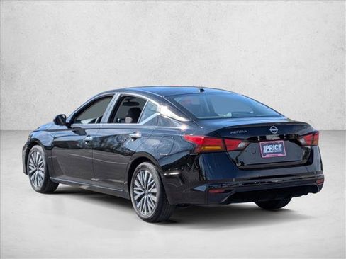 Used 2024 Nissan Altima 2.5 SV image 8