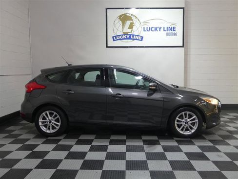 Used 2017 Ford Focus SE image 6