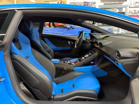 Used 2020 Lamborghini Huracan EVO image 26