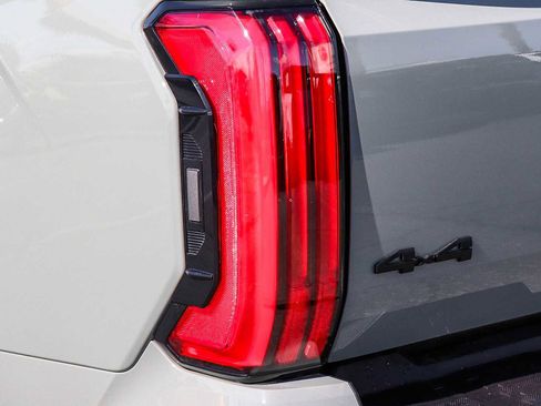 Used 2024 Toyota Tundra Platinum image 9