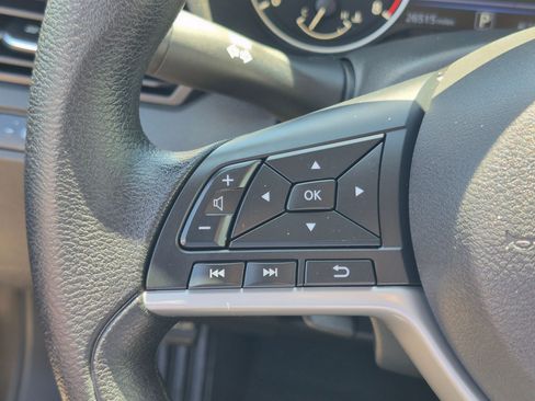 Used 2025 Nissan Altima 2.5 SV FWD image 19