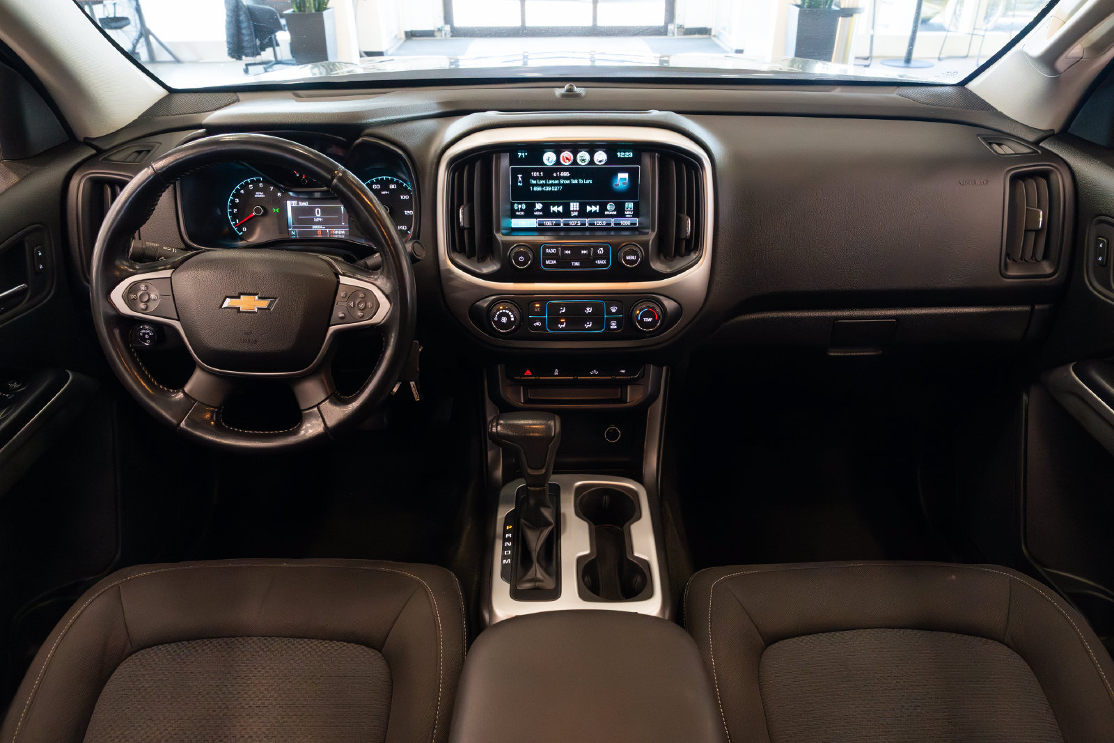 Used 2016 Chevrolet Colorado LT w/ LT Convenience Package RWD image 9