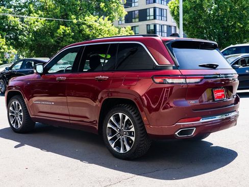 Used 2023 Jeep Grand Cherokee Overland w/ Advanced Protech Group III AWD/4WD image 4