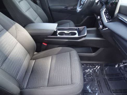 Used 2025 Chevrolet Equinox LT FWD image 12
