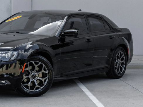Used 2018 Chrysler 300 S AWD/4WD image 8