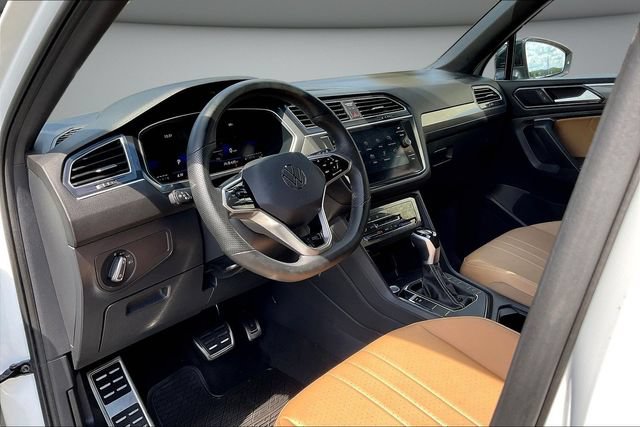Used 2024 Volkswagen Tiguan SE R-Line FWD image 19