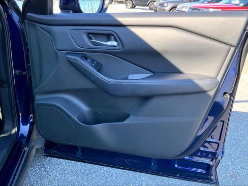 Used 2024 Nissan Rogue SV image 21