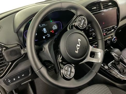 Used 2025 Kia Soul EX FWD image 24