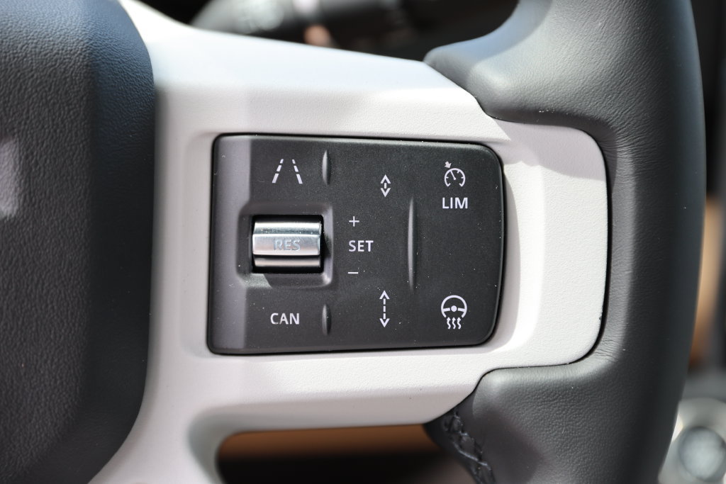 New 2026 Land Rover Defender 110 X-Dynamic SE AWD/4WD image 17