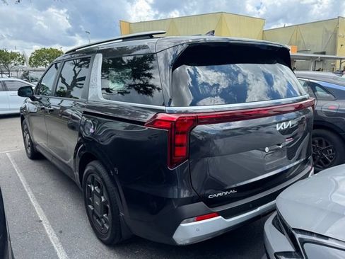 Certified 2025 Kia Carnival EX FWD image 4
