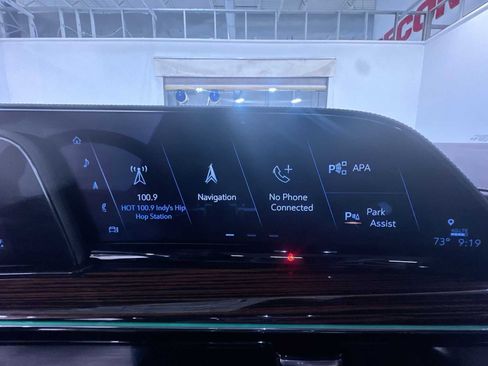 Used 2024 Cadillac Escalade Premium Luxury image 24