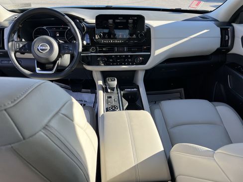 Used 2023 Nissan Pathfinder SL image 17