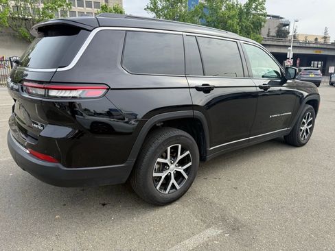 Used 2024 Jeep Grand Cherokee L Limited w/ Luxury Tech Group II image 6