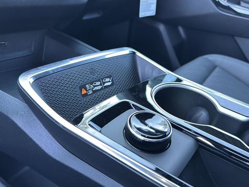 New 2026 Chevrolet Equinox LT w/ Convenience Package II image 27