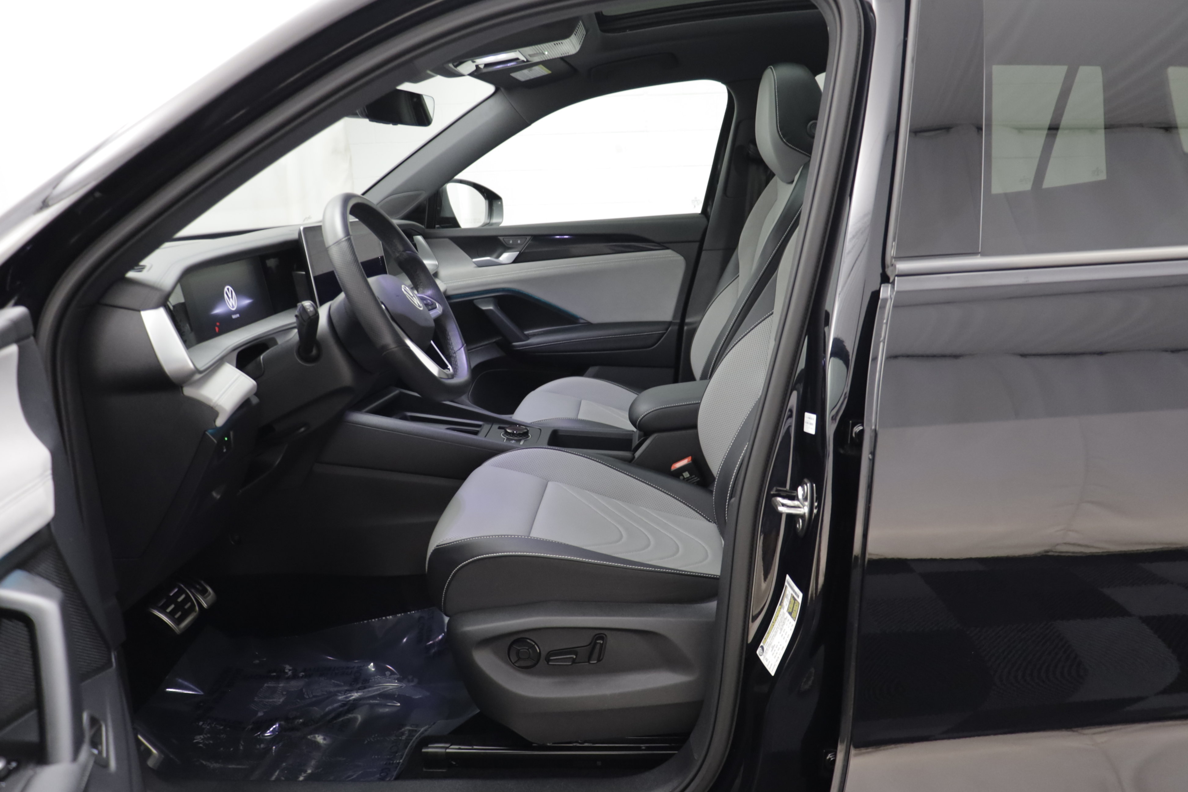 Used 2026 Volkswagen Tiguan SE R-Line AWD/4WD image 5