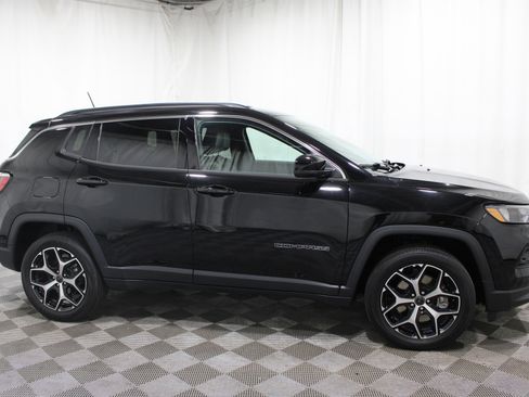 Used 2025 Jeep Compass Limited AWD/4WD image 27