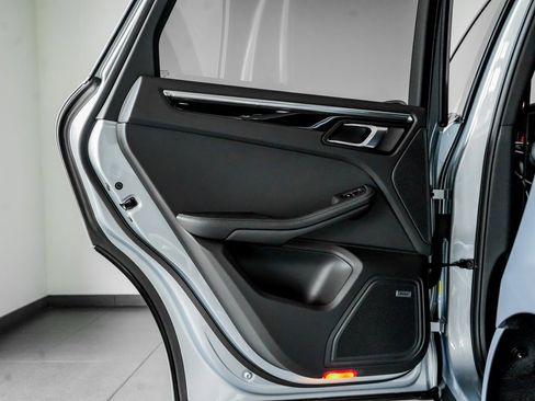 New 2026 Porsche Macan image 22