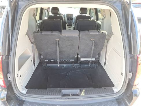 Used 2019 Dodge Grand Caravan SE w/ UConnect Hands-Free Group image 6