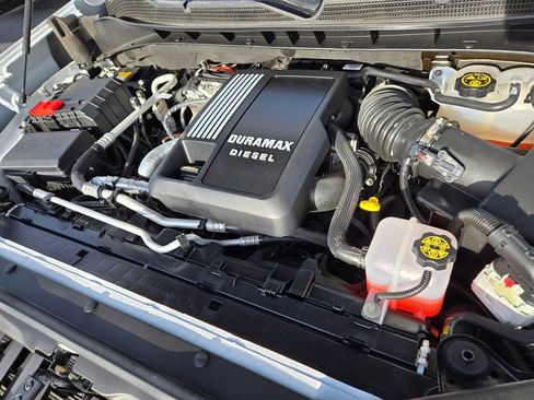 Used 2025 Chevrolet Silverado 1500 ZR2 image 16