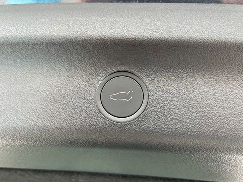 Used 2025 Tesla Model Y Long Range RWD image 47