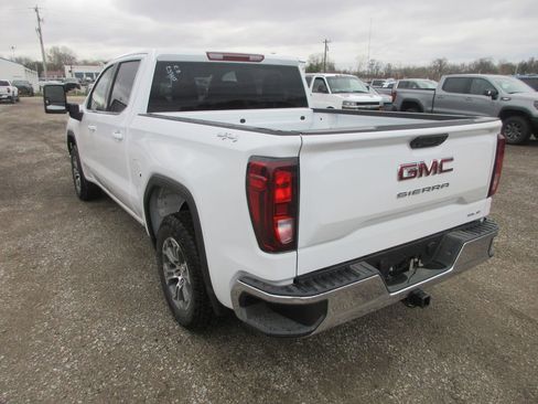 New 2026 GMC Sierra 1500 SLE image 7