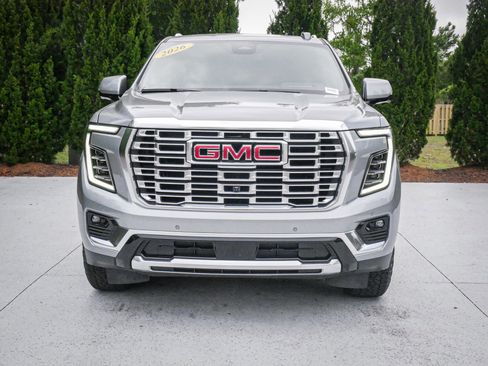 Used 2026 GMC Yukon Denali w/ Sun & Power Step Package AWD/4WD image 3