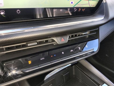 Used 2025 Buick Envision Preferred image 19