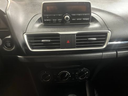 Used 2014 MAZDA MAZDA3 i Touring w/ Moonroof Package 1 FWD image 24