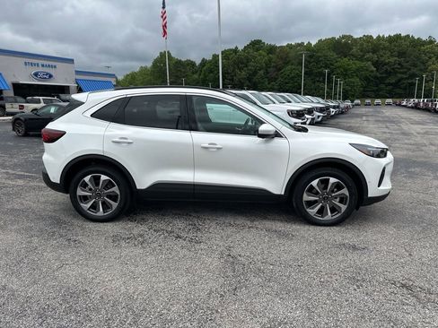 Used 2024 Ford Escape Platinum w/ Premium Technology Package AWD/4WD image 2