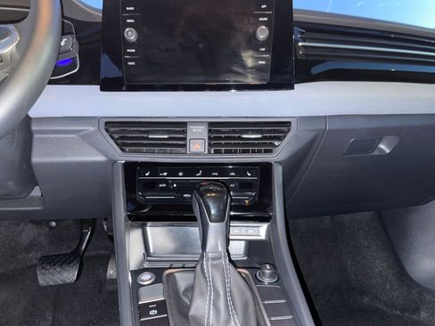 Used 2025 Volkswagen Jetta SE image 18