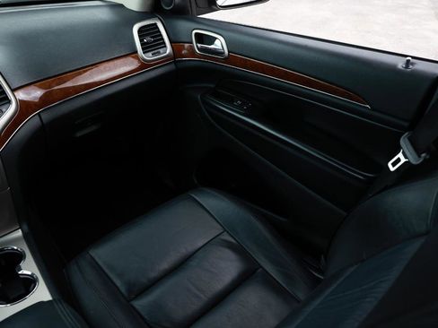Used 2013 Jeep Grand Cherokee Limited image 22