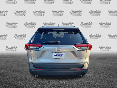 Used 2020 Toyota RAV4 XLE w/ Convenience Package FWD image 9