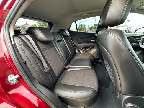 Used 2021 Buick Encore Preferred image 15