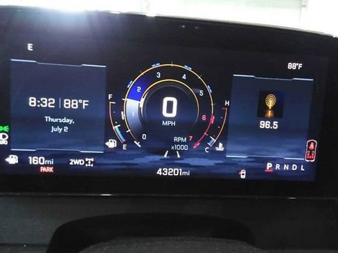 Used 2025 Chevrolet Traverse LT AWD/4WD image 9