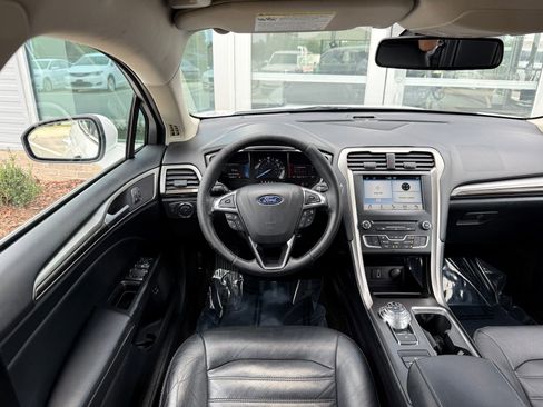 Used 2018 Ford Fusion SE w/ Equipment Group 602A FWD image 25