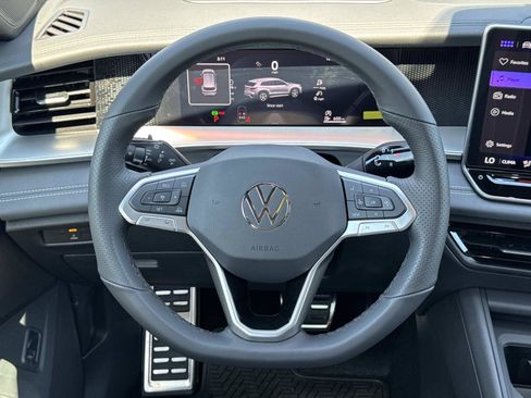 New 2026 Volkswagen Tiguan SE R-Line FWD image 10
