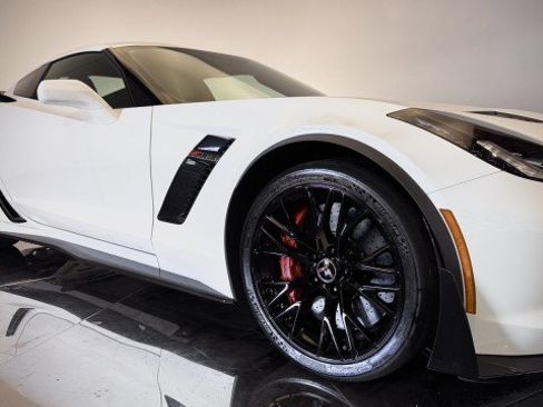 Used 2015 Chevrolet Corvette Z06 w/ 3LZ Preferred Equipment Group RWD image 20