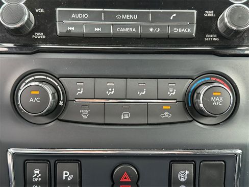 Used 2023 Nissan Titan SV image 22