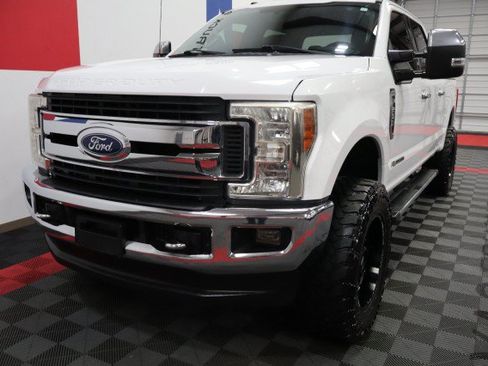 Used 2019 Ford F250 XLT w/ XLT Premium Package AWD/4WD image 4