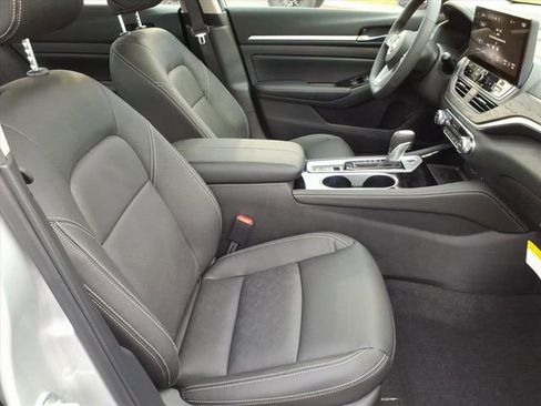 New 2025 Nissan Altima 2.5 SL image 19